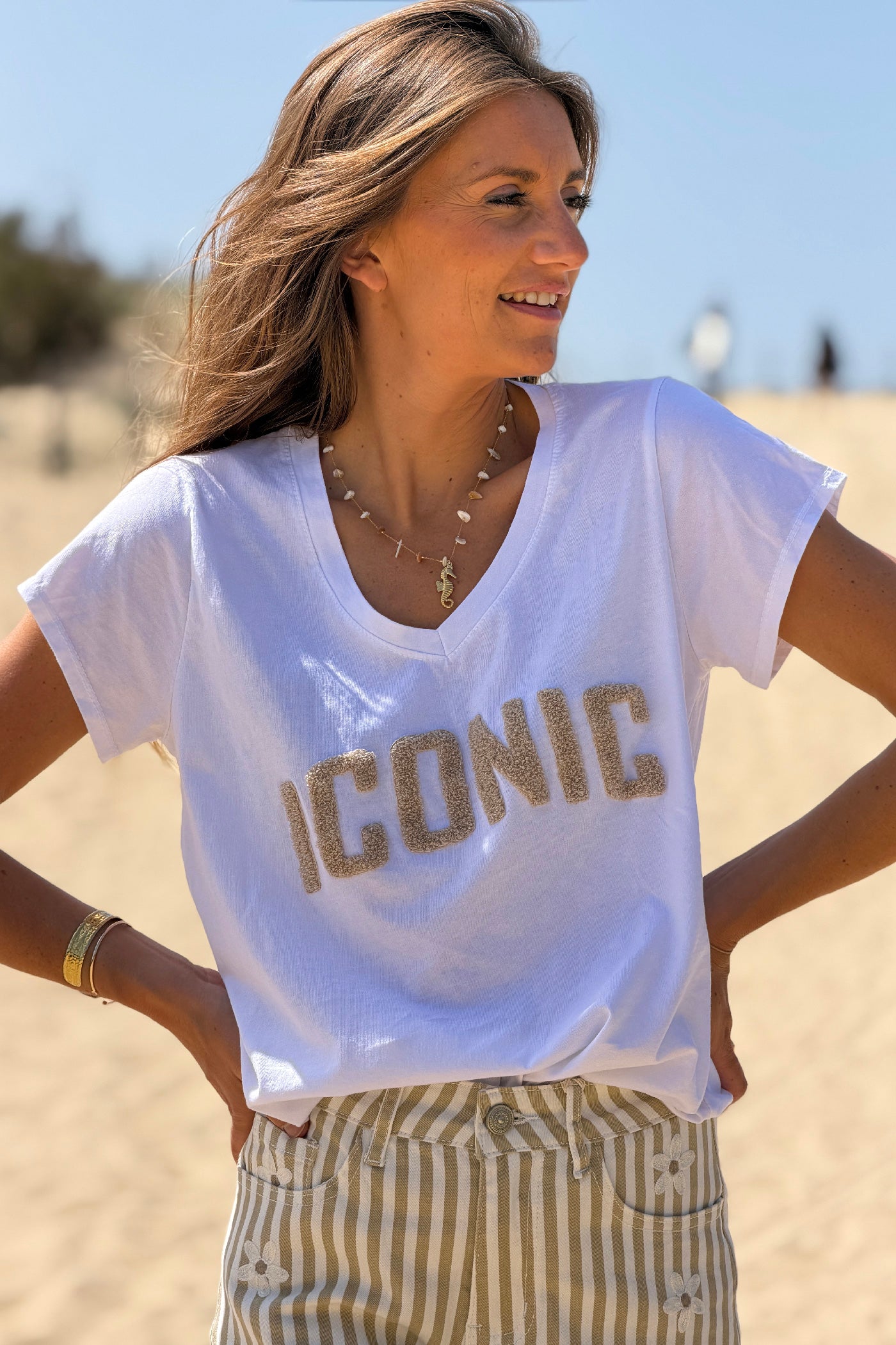 Tshirt blanc en coton broderie Iconic beige en bouclettes éponge