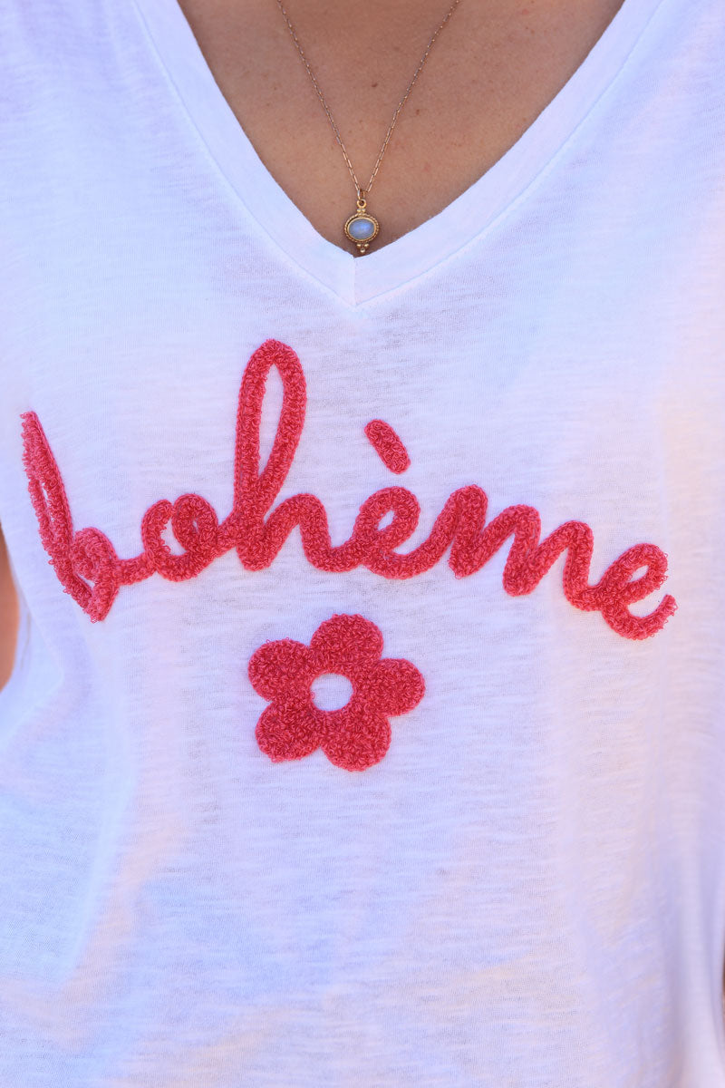 Tshirt blanc en coton col v Bohème et fleurs bouclettes fuchsia