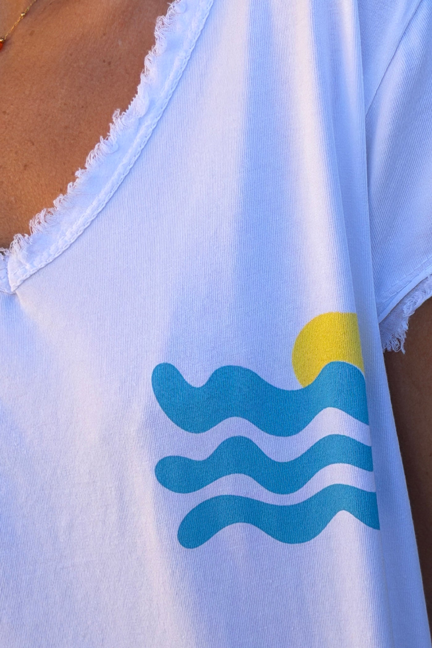 Tshirt blanc stretch et large vague et Cote d'Azur détail franges