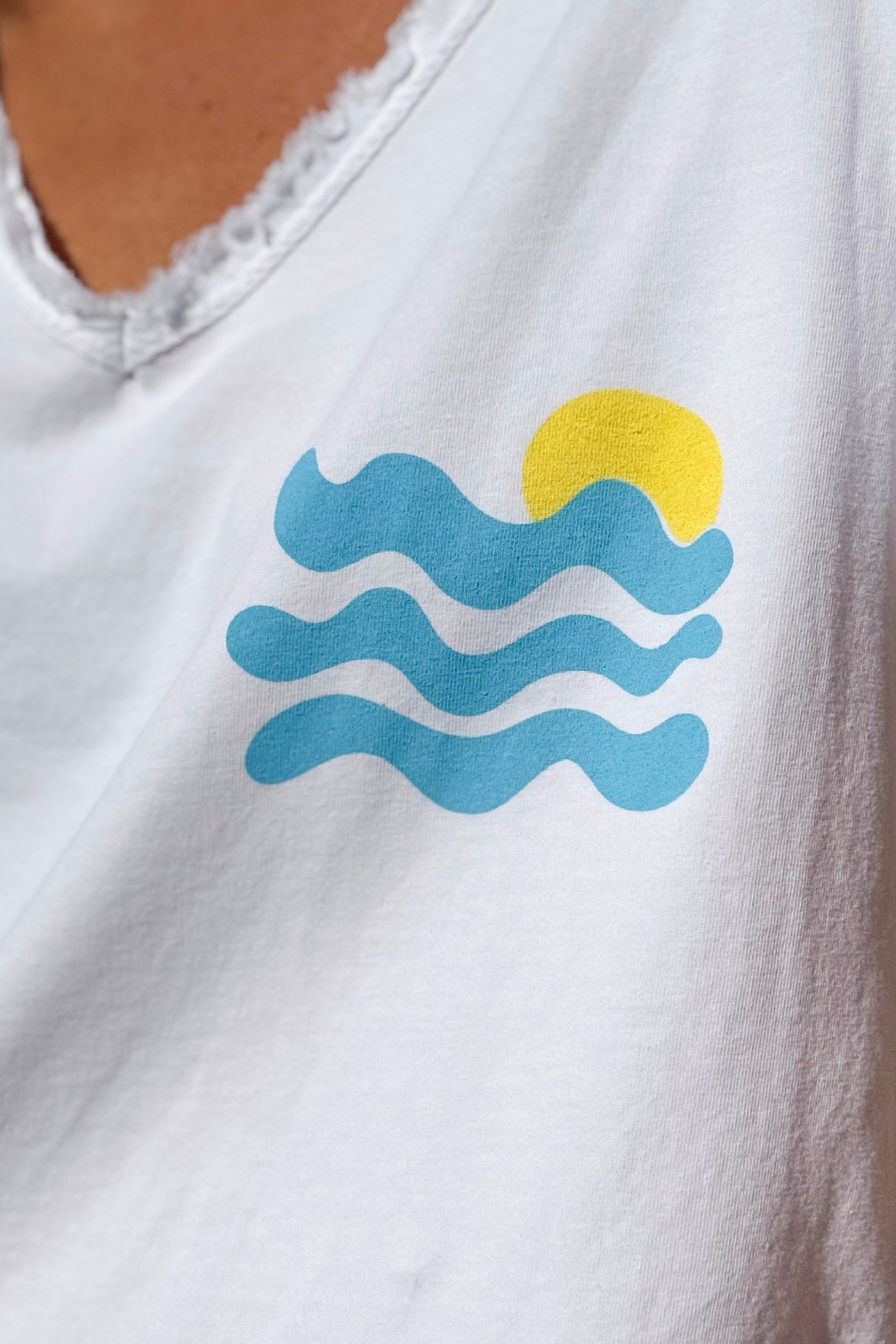 Tshirt blanc stretch et large vague et Cote d'Azur détail franges