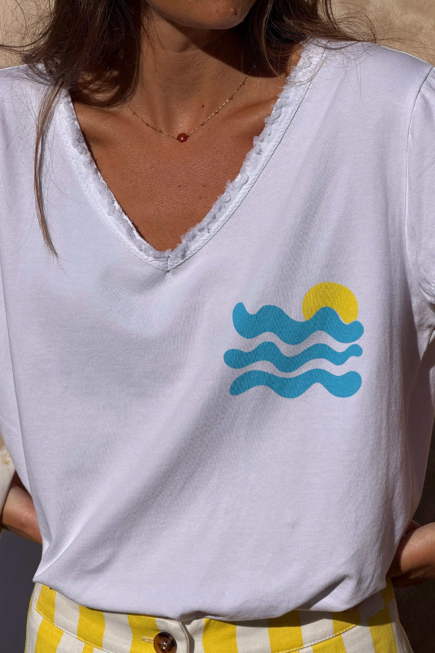 Tshirt blanc stretch et large vague et Cote d'Azur détail franges
