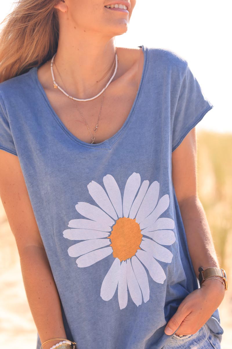 Dusty Blus V-neck cotton t-shirt with large dusty blue daisy print
