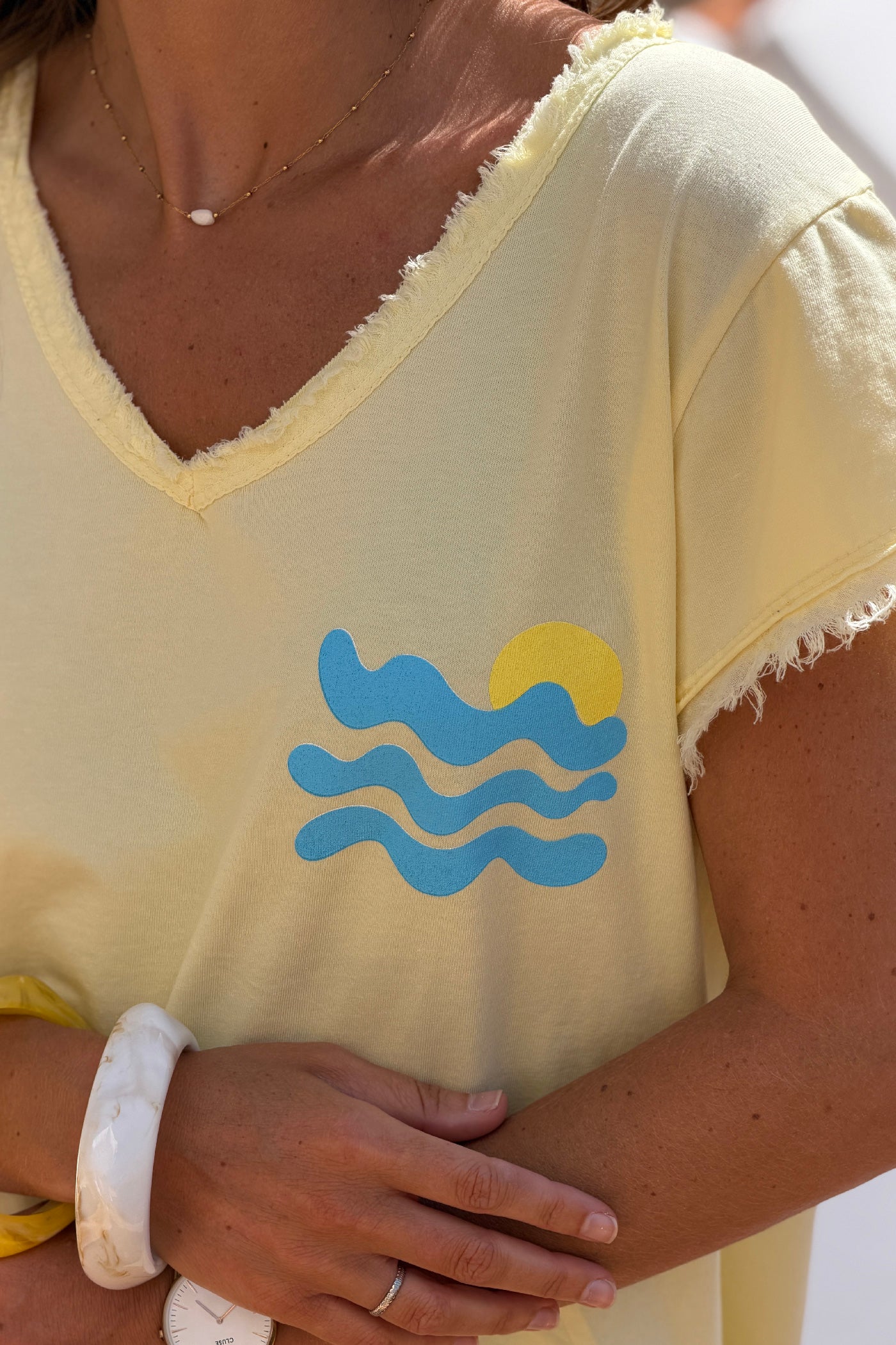 Tshirt jaune stretch et large vague et Cote d'Azur détail franges