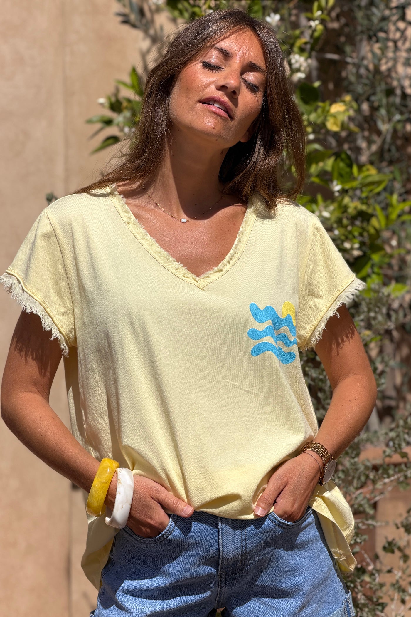 Tshirt jaune stretch et large vague et Cote d'Azur détail franges