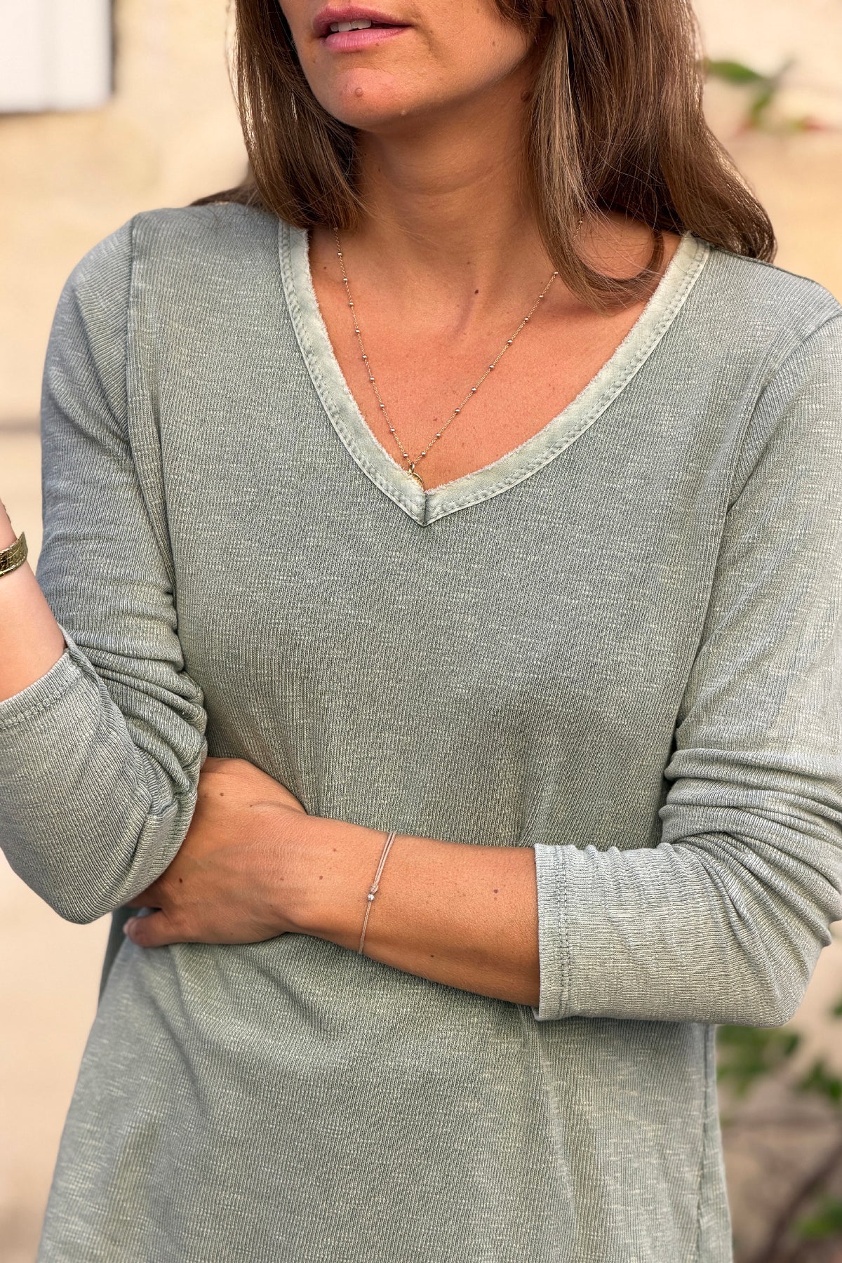 Tshirt kaki delavé en coton manches longues col v détail franges