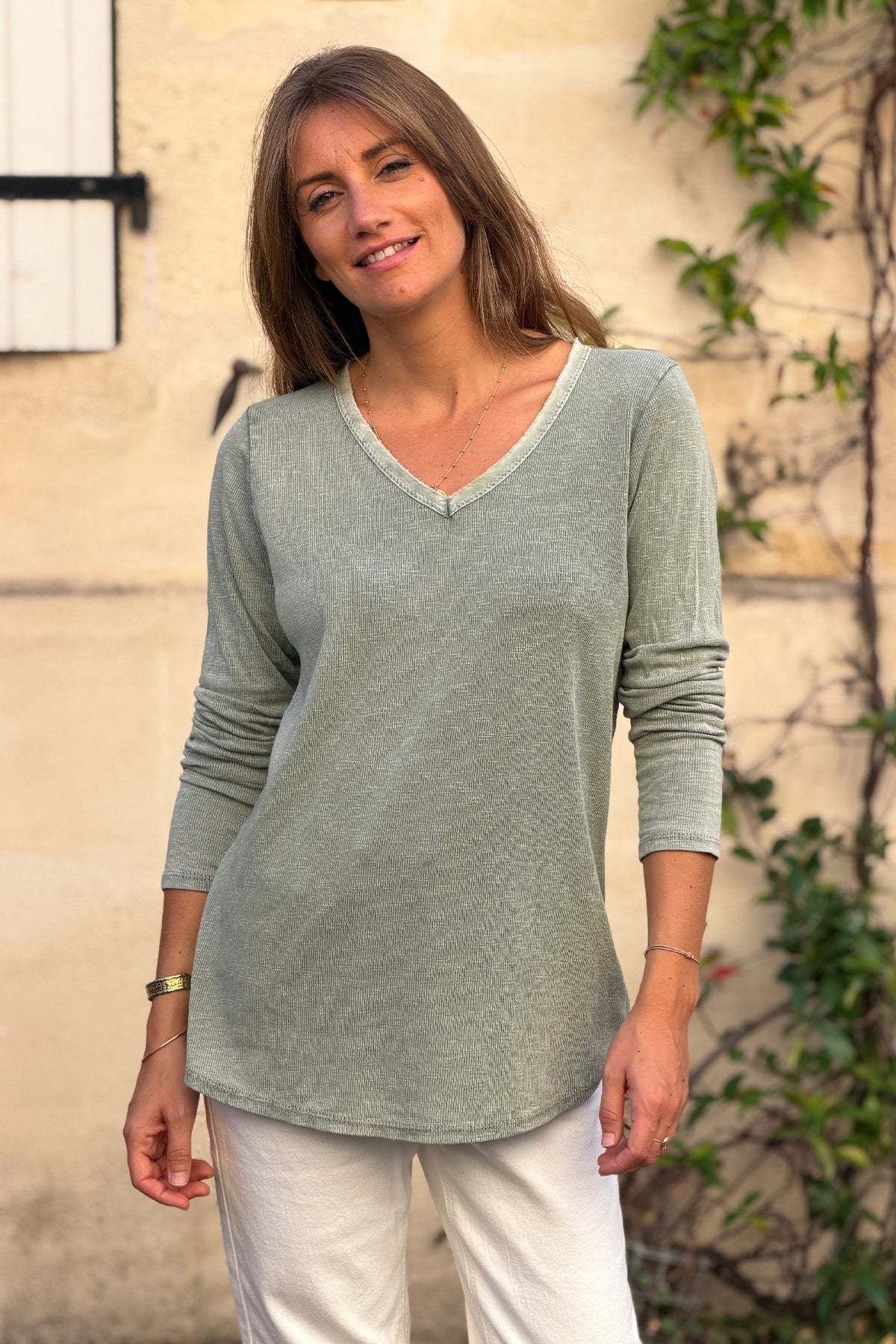 Tshirt kaki delavé en coton manches longues col v détail franges