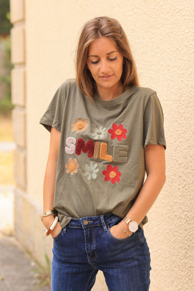 T-shirt kaki en coton broderie fleurs et smile bouclettes colorées