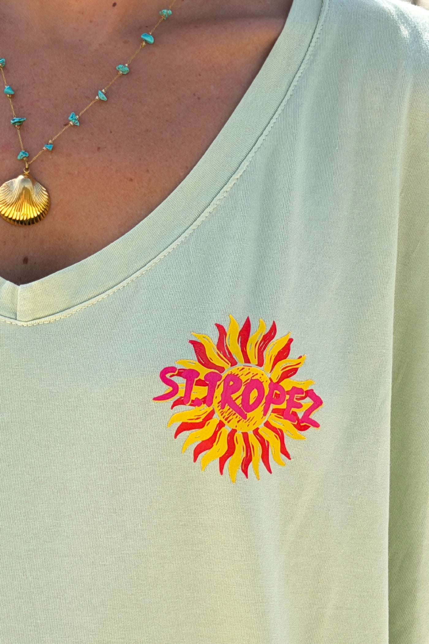 Tshirt loose oversize et stretch vert pâle motif Soleil St tropez