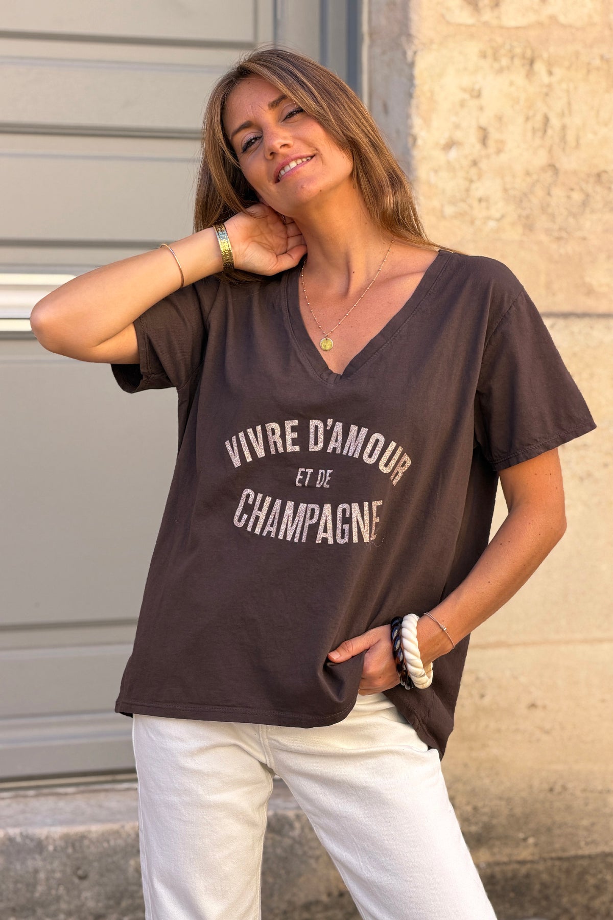 Tshirt marron col V manches courtes vivre d'amour et de champagne en doré