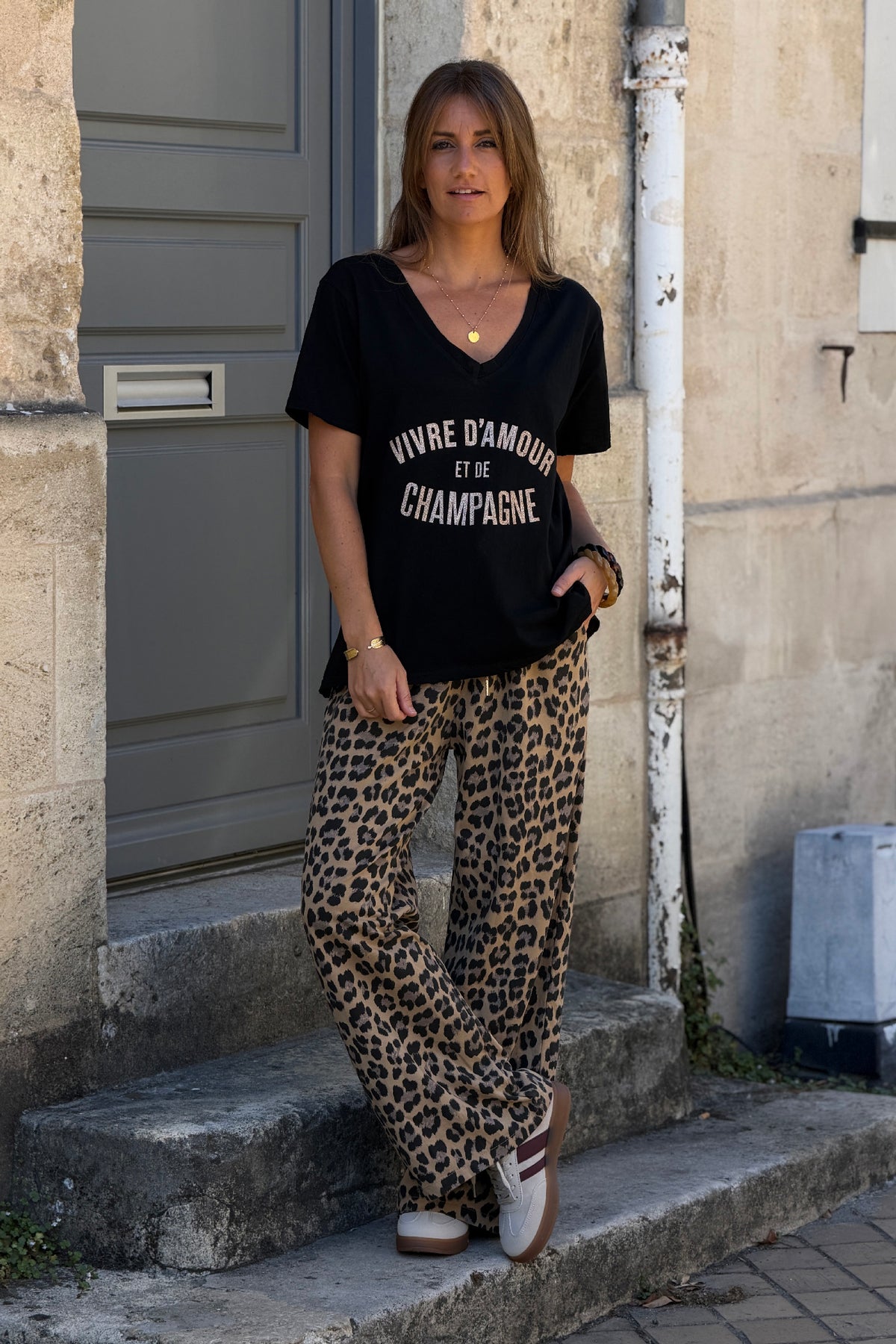 Tshirt noir col V manches courtes vivre d'amour et de champagne en doré