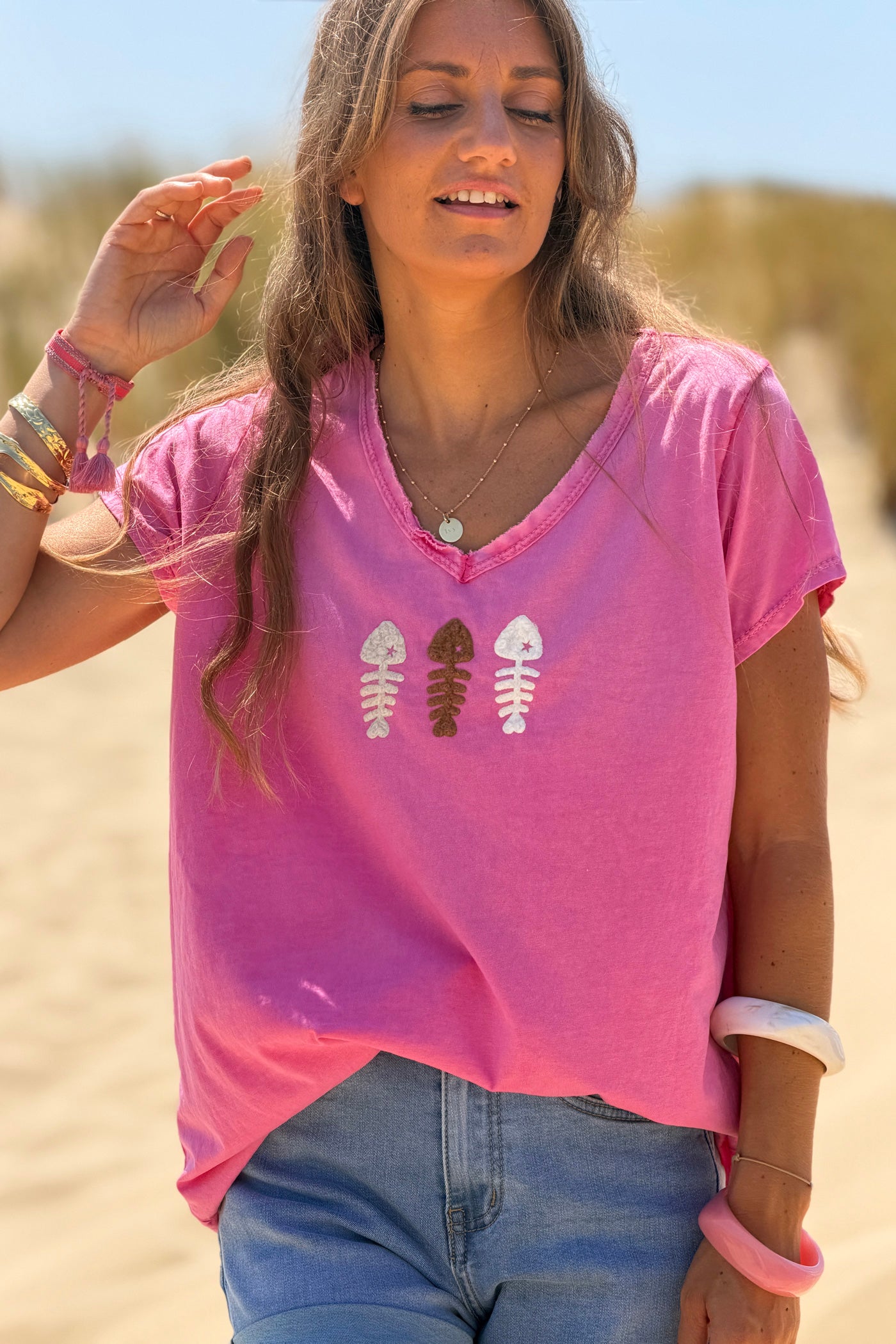 Hot pink v-neck cotton t-shirt with trio fish