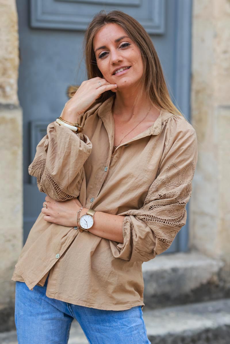Chemise tunique camel à boutons manches ajourées motifs en crochet