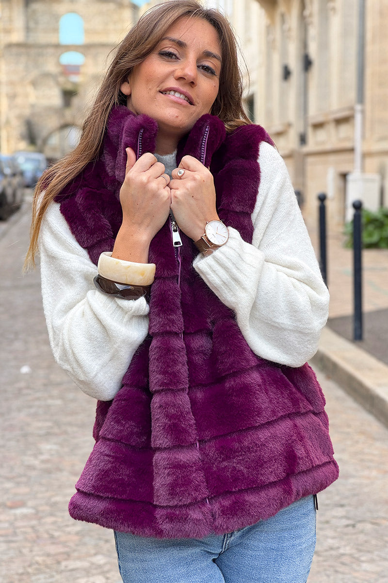 Veste sans manches fausse fourrure aubergine avec zip