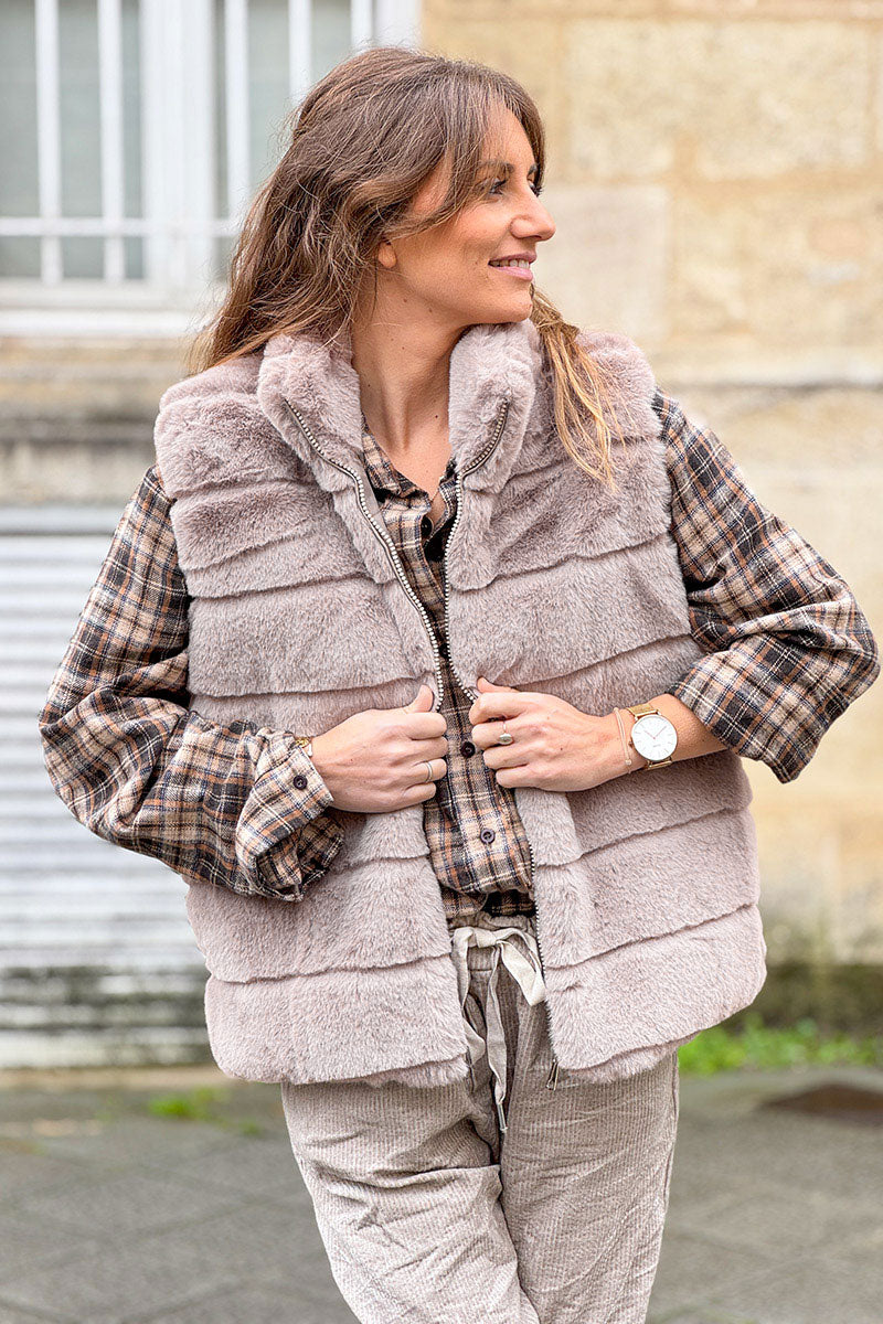 Veste sans manches fausse fourrure marron glacé avec zip
